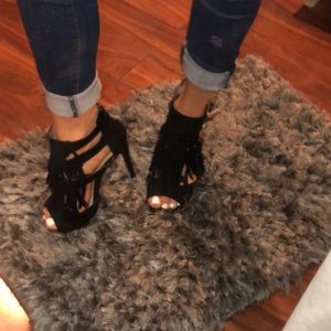 Black faux suede heels 7.5 boutique